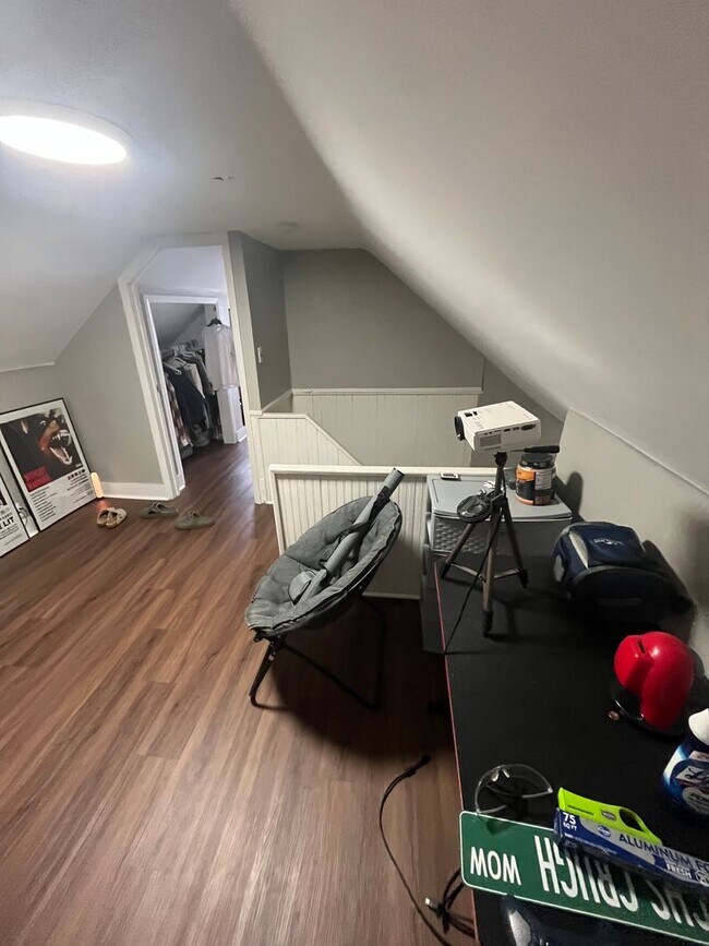 Building Photo - Five Bedroom Available for 26-27 School Year!