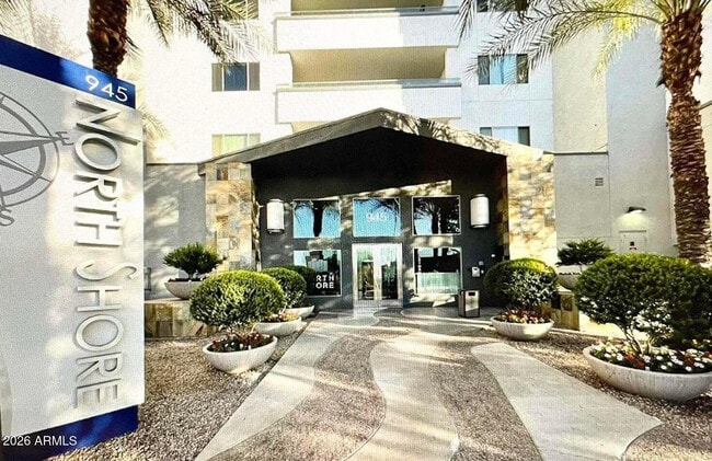 Building Photo - 945 E Playa Del Norte Dr