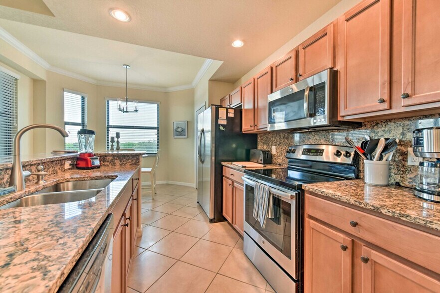 Building Photo - 7121 River Hammock Dr