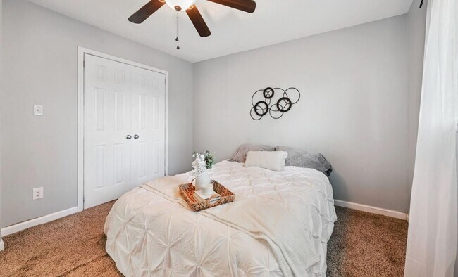 Building Photo - Beautiful 3 Bed, 2 Bath Split-Level Home w...