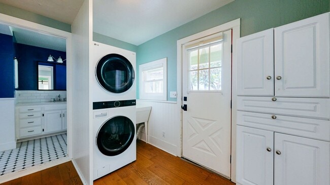 Building Photo - Country Charm Meets Vineyard Views! Two Bedroom Two bath with room to relax!