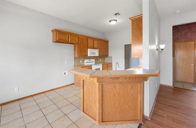 Building Photo - 616 Garrison Ln