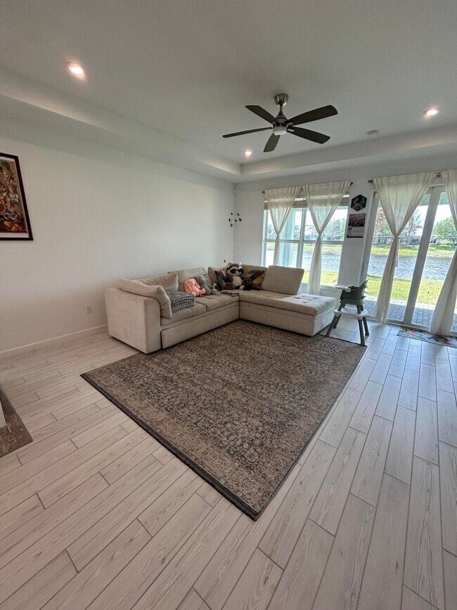 Building Photo - 12808 SW Eleanor Dr