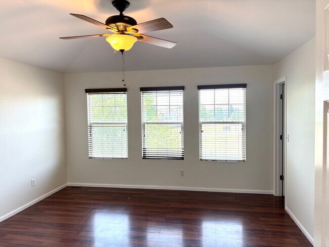 Building Photo - Beautiful 3bd, 3 bath single family home bedroom for rent in Aurora 80016