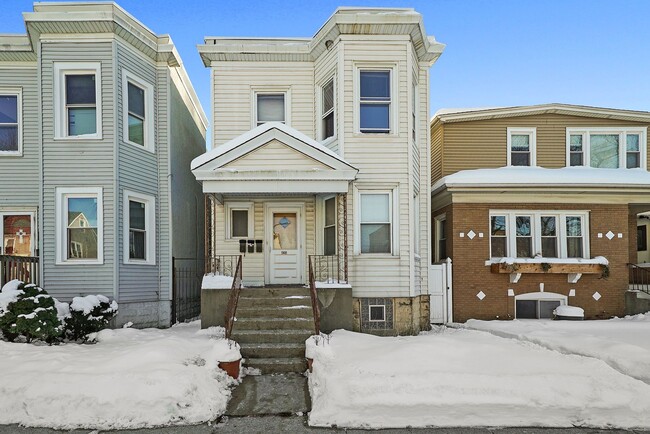 Building Photo - 4215 W Roscoe St