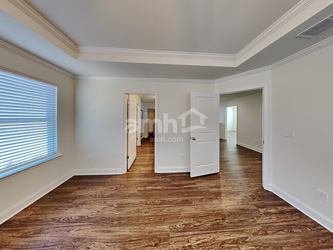 Building Photo - 320 Bourne St