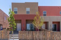 Building Photo - 3 Bedroom Santa Fe Townhouse