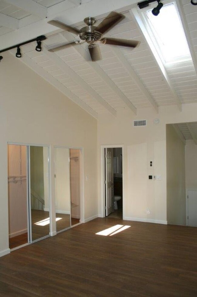 Building Photo - Entirely Remodeled 2 story Townhome with a...