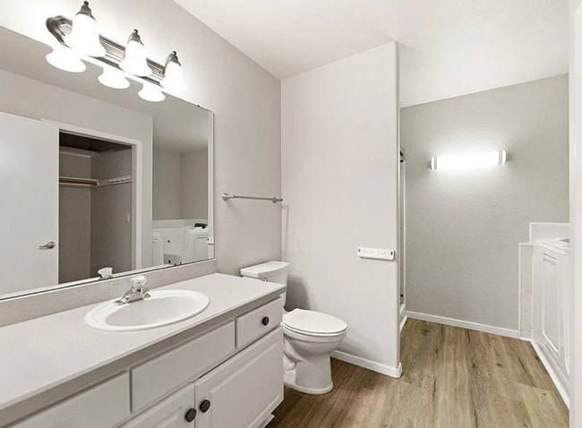 Building Photo - Spacious 2 Bedroom 2 Bath Condo with Detac...