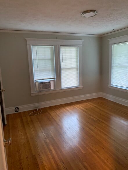 Building Photo - 152 Rosedale St