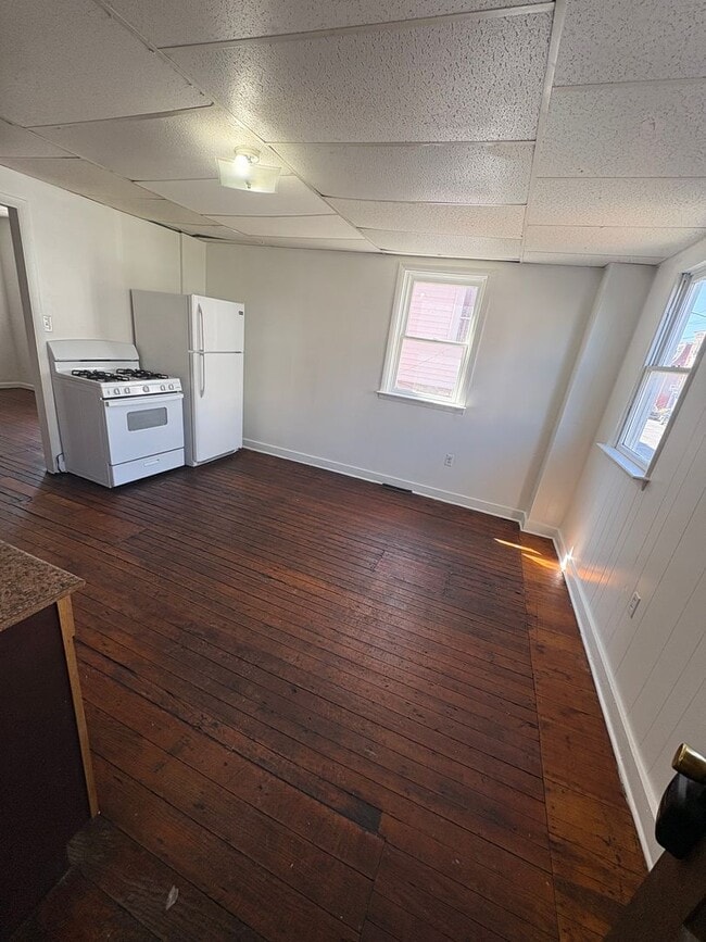 Building Photo - 1st Floor 1 Bedroom-East End York City SD