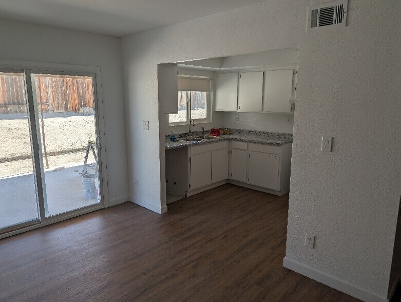 Building Photo - 13602 Cypress Ave