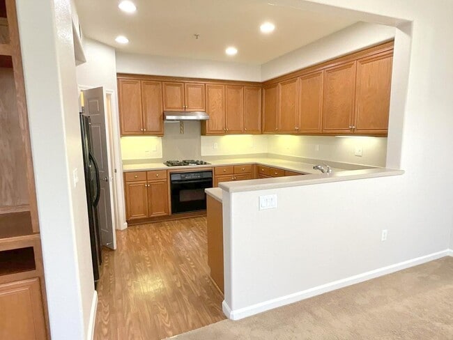 Building Photo - Month to month Rental ! Beautiful & Spacious End Unit Home in Shelbourne at Windemere! Top Rated ...