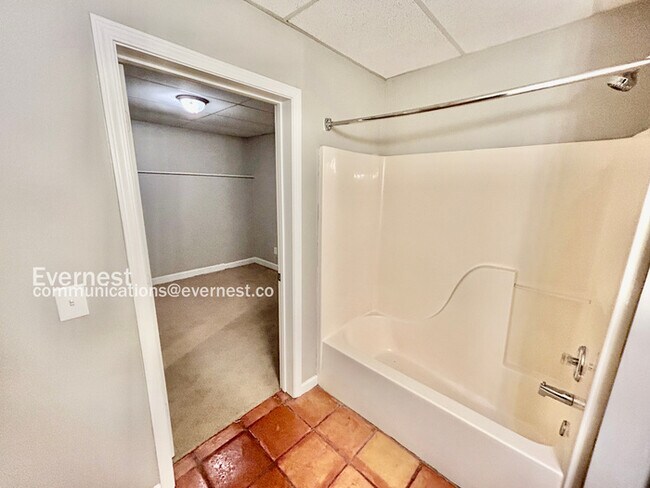 Building Photo - Limited Time Special Offer / Spacious 4 Bedroom Home in Suwanee / Large Yard / Pet Friendly