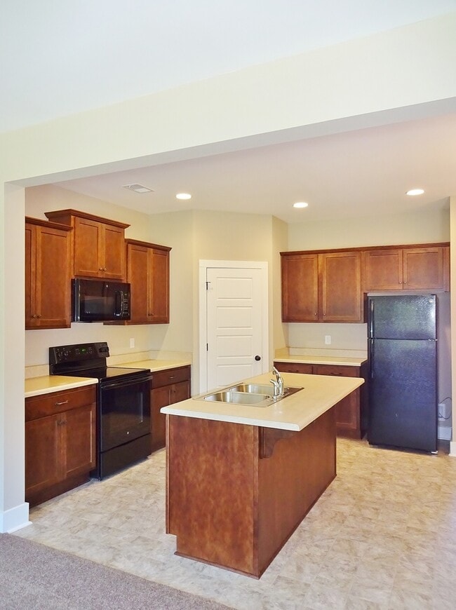 Building Photo - Spacious Town Home in Gardendale - Available to View Now!!!