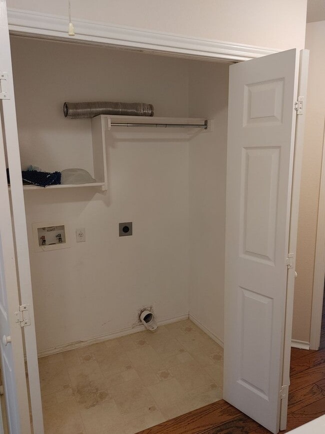 Building Photo - Beautiful 3 Bedroom / 2.5 Bath Townhome in Kyle