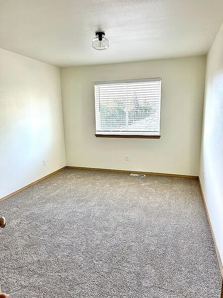 Building Photo - 4412 Alpine Way