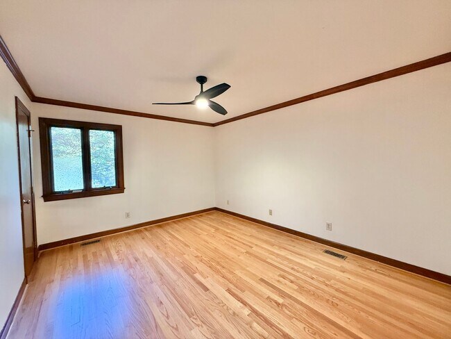 Building Photo - Charming 3BD, 2BA North Raleigh Home in Pr...