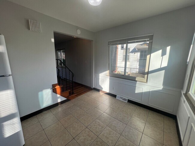 Building Photo - 2 Bedroom Townhome in Grandview!!