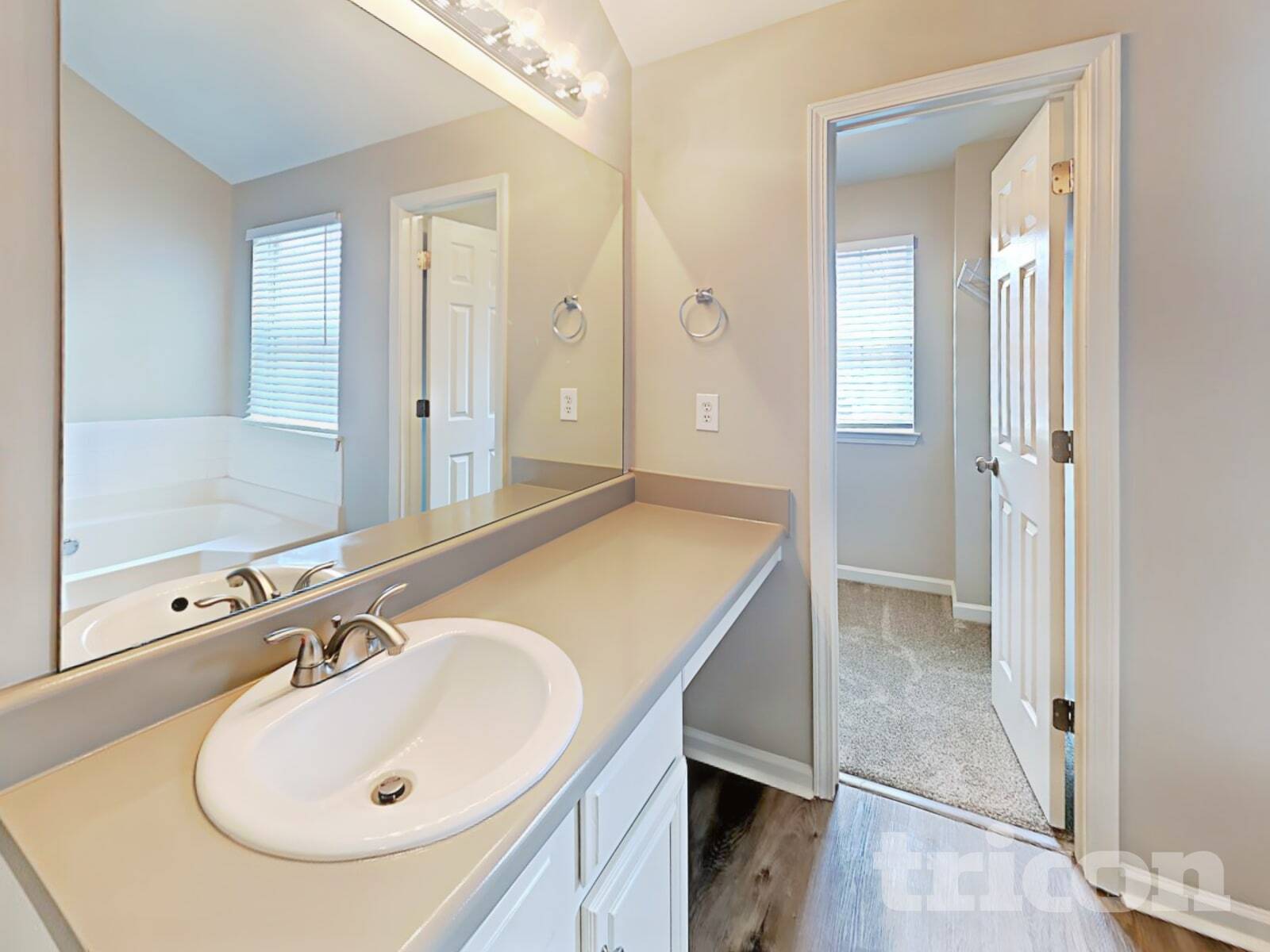 Building Photo - 128 Hidden Creek Dr