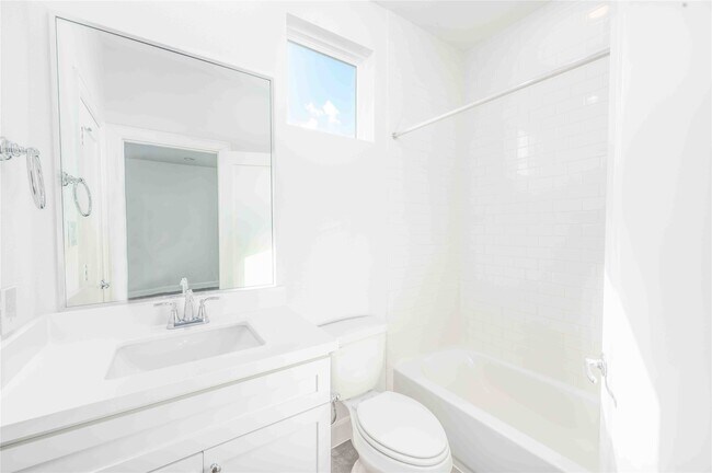 Building Photo - 2471 W 11th St