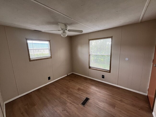 Building Photo - 7709 Brentwood Dr