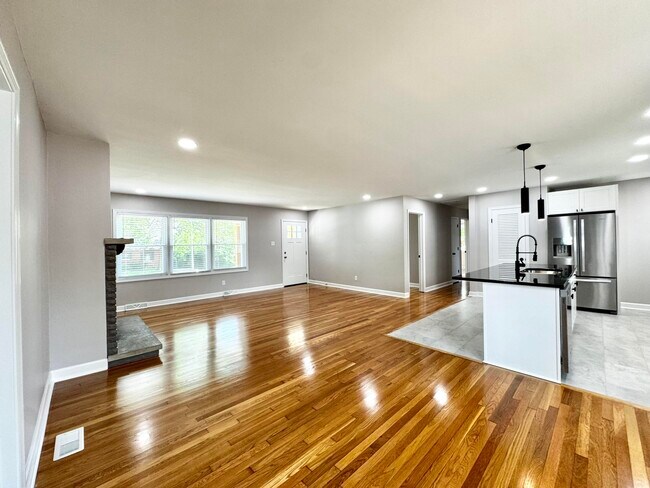 Building Photo - 1821 Blue Ridge Dr