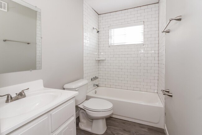 Building Photo - 4359 Crescent Park Dr