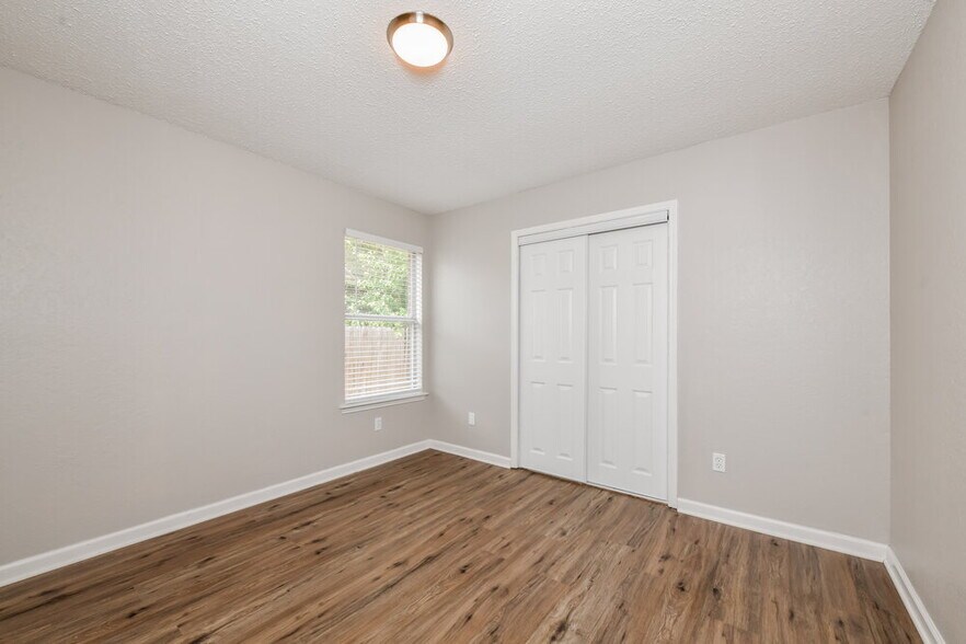 Building Photo - 848 Meadowlark Dr