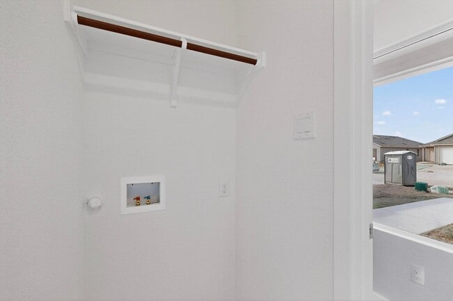 Building Photo - 3 Bedroom, 2 Bath Single-Story Lennar Home in Eastland Community