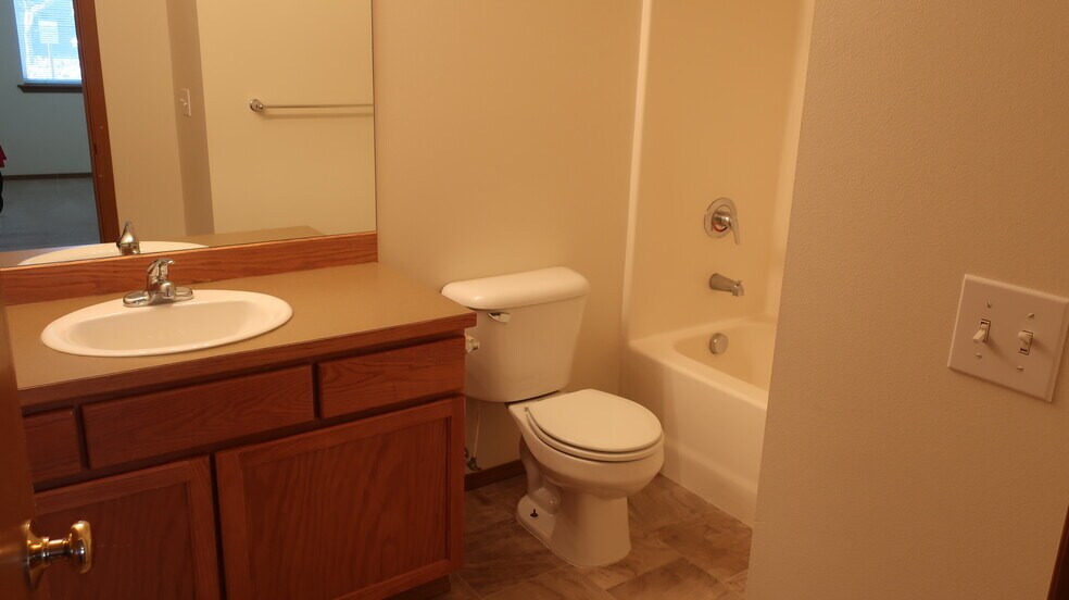 Building Photo - 60 Beacon Dr