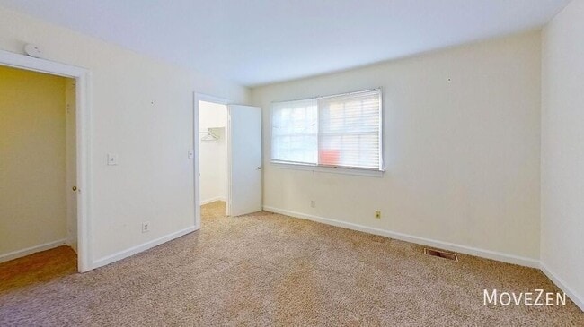 Building Photo - 2841 Tully Square