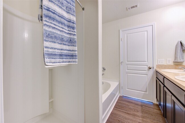 Building Photo - 5027 Brewcastle Ln