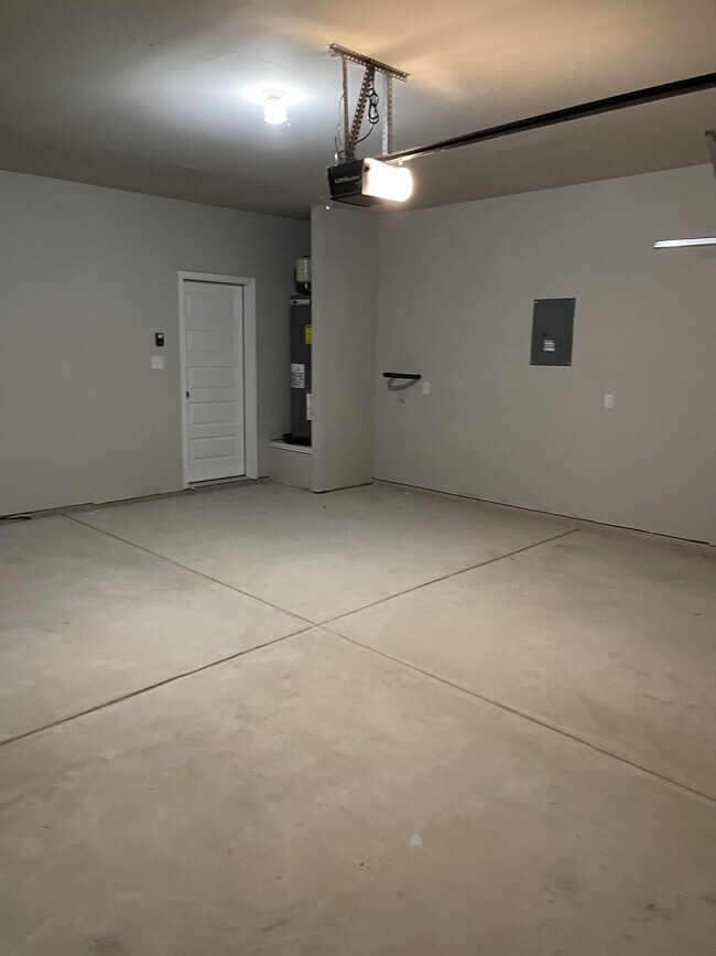 Building Photo - 2532 Ayers Dr