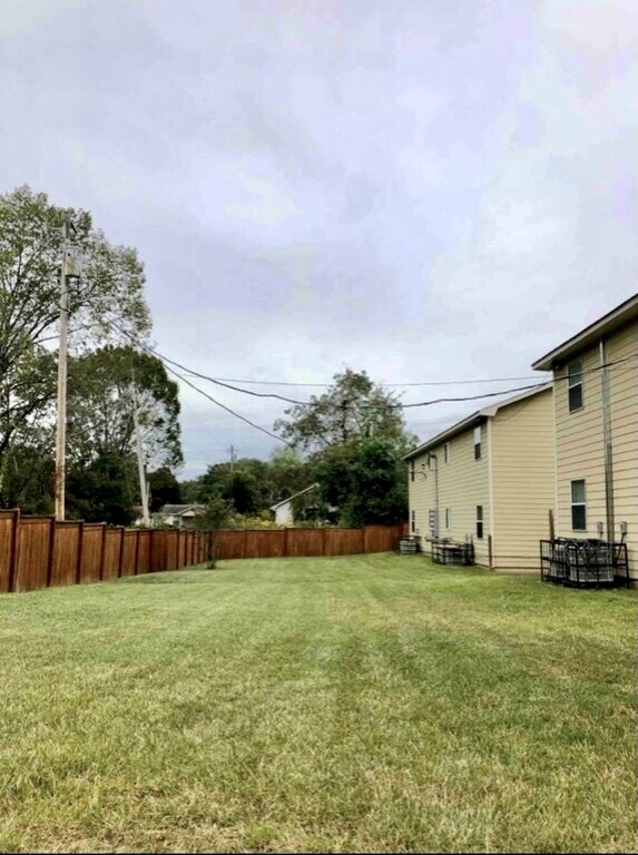 Gated Backyard - 3155 Booker St