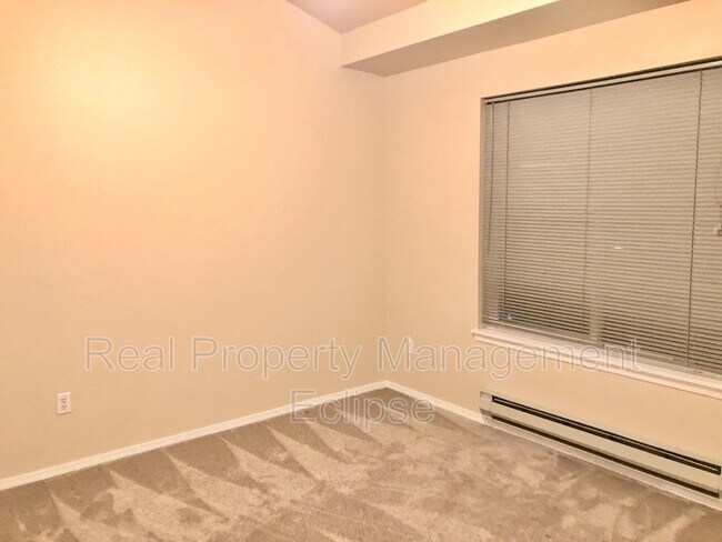 Building Photo - 16125 Juanita Woodinville Way NE