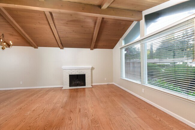 Building Photo - 2092-2094 Donald Dr