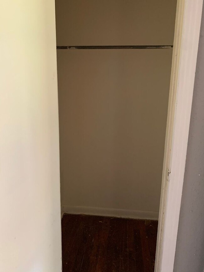 Building Photo - 1068 Blanchard Pl