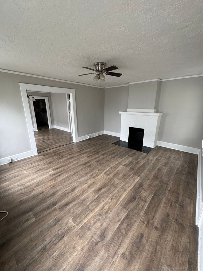 Building Photo - 230 S 8th St