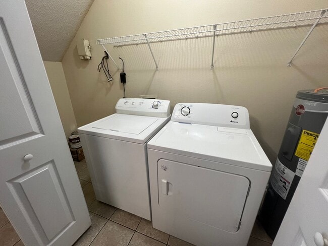 Building Photo - 552 Harper Ave