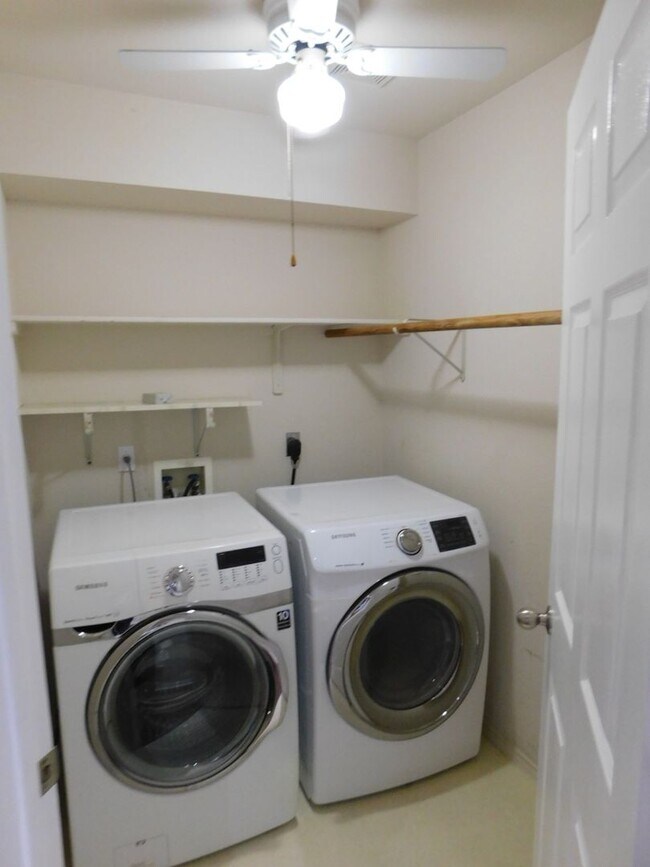 Building Photo - 1301 Leah Ln