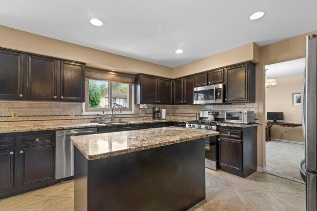 Building Photo - 6710 Westpointe Dr