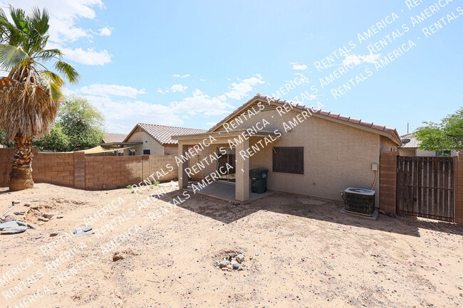 Building Photo - 12122 W Bloomfield Rd
