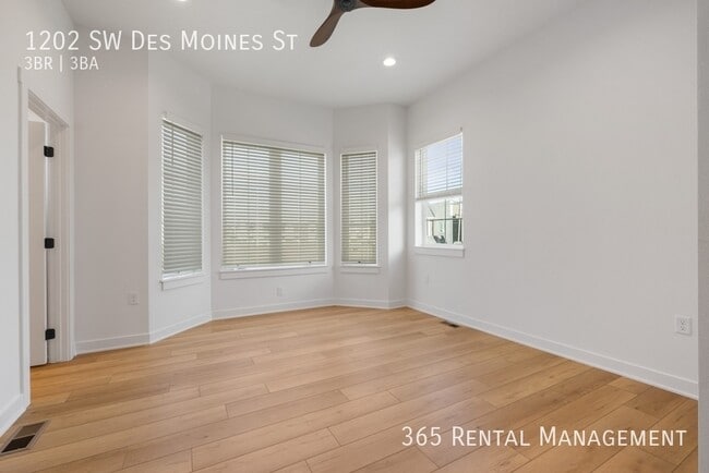Building Photo - 1202 SW Des Moines St