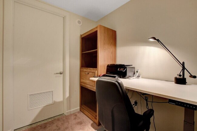 Building Photo - 4471 Dean Martin Dr