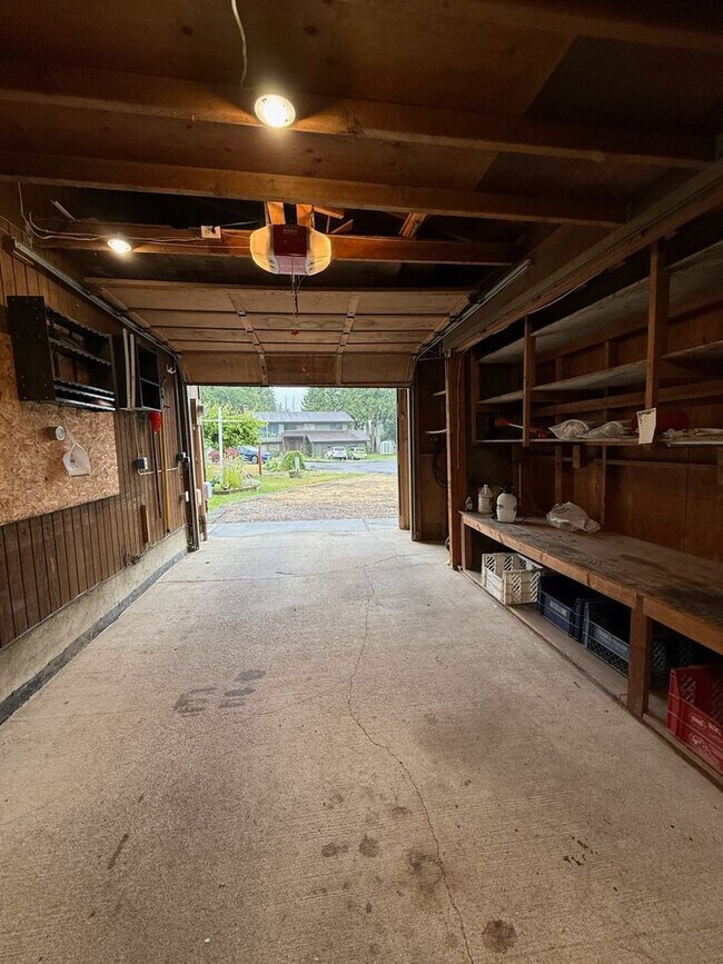 Building Photo - Gorgeous 4 bedroom home on corner lot in B...
