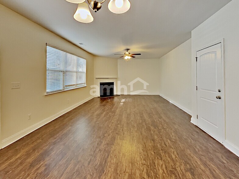 Building Photo - 413 Juniper Bluff