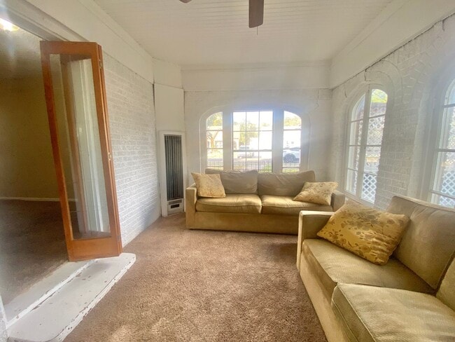 Building Photo - 3 bed and 2 bath Now Available in Tech Terrace