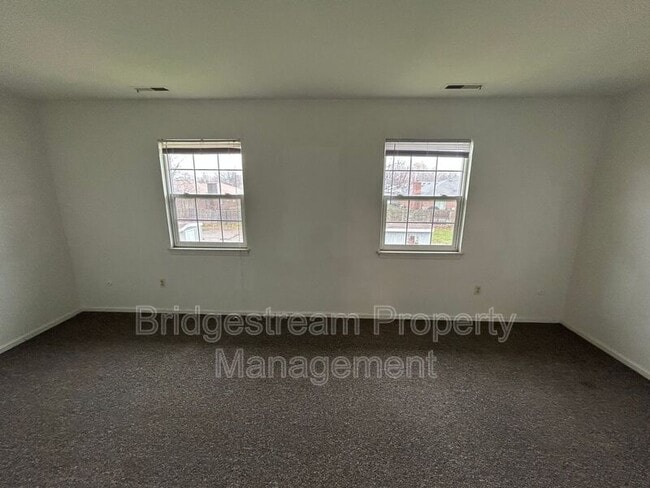 Building Photo - 660 Randler Ave