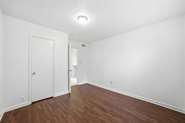 Building Photo - 334 Valley Park Dr